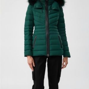 Stunning stunning Mackage jacket. It leaves you breathless.